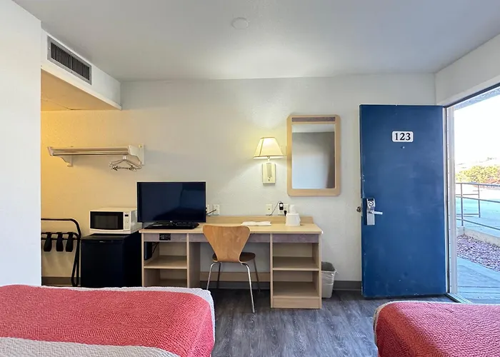 6-casper, Wy Hotel
